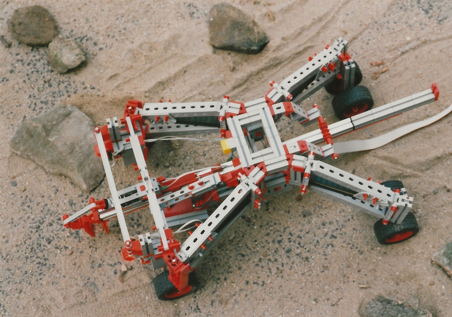Pettera_084_MarsRover_01