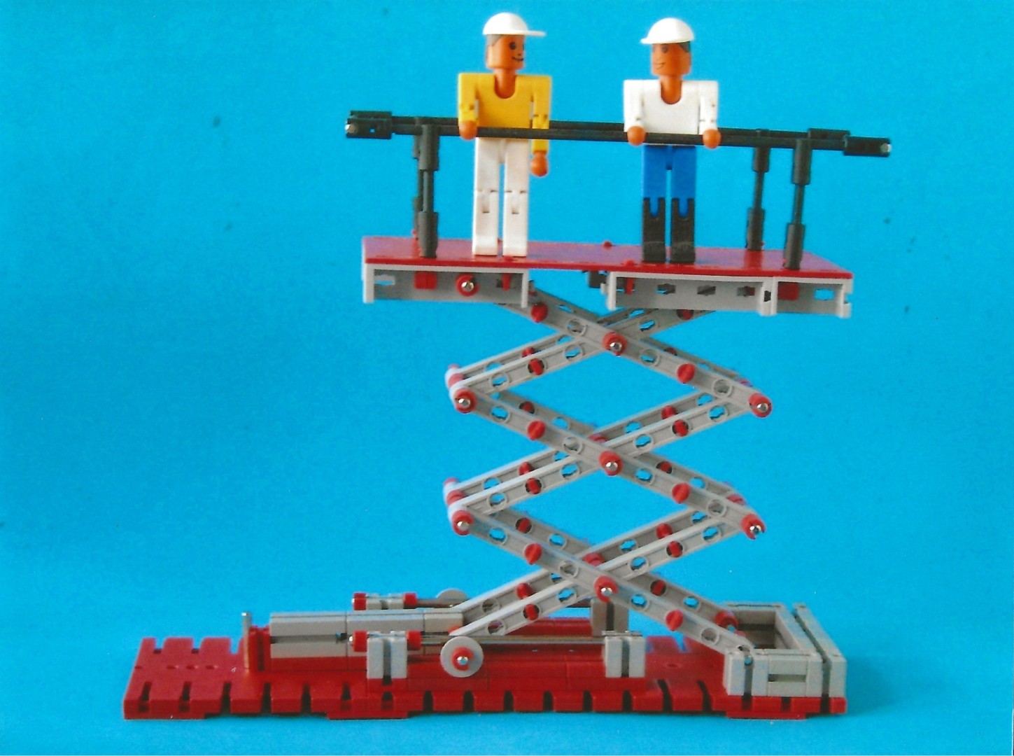 Pettera_441_Scherenarbeitsbühne_01